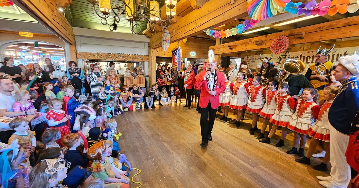 Salzburger Faschingsgilder beim Kinderfasching in Puch - Foto: TVB Puch - Lackner